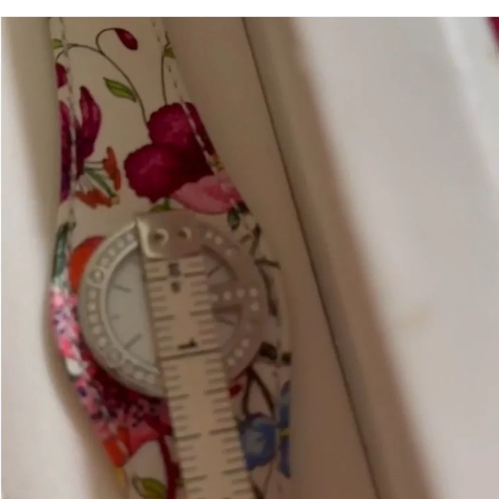 Gucci 2005 HOST PICK Limited edition diamond flower watch NWT Extraordinary Look